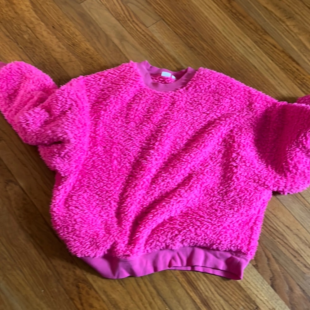 Gap fuzzy sweater size M